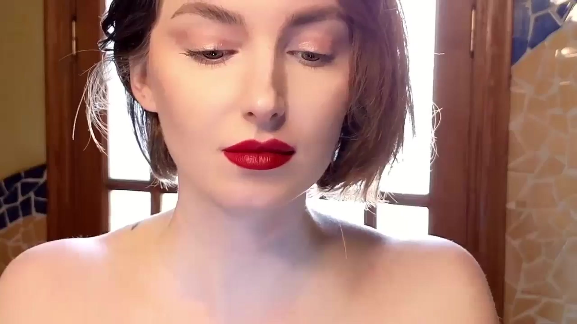 Gallery image thumbnail from Red_Lips_Girl's myfreecams stream on, 11/07/2024, 15:58 image 9 of 20