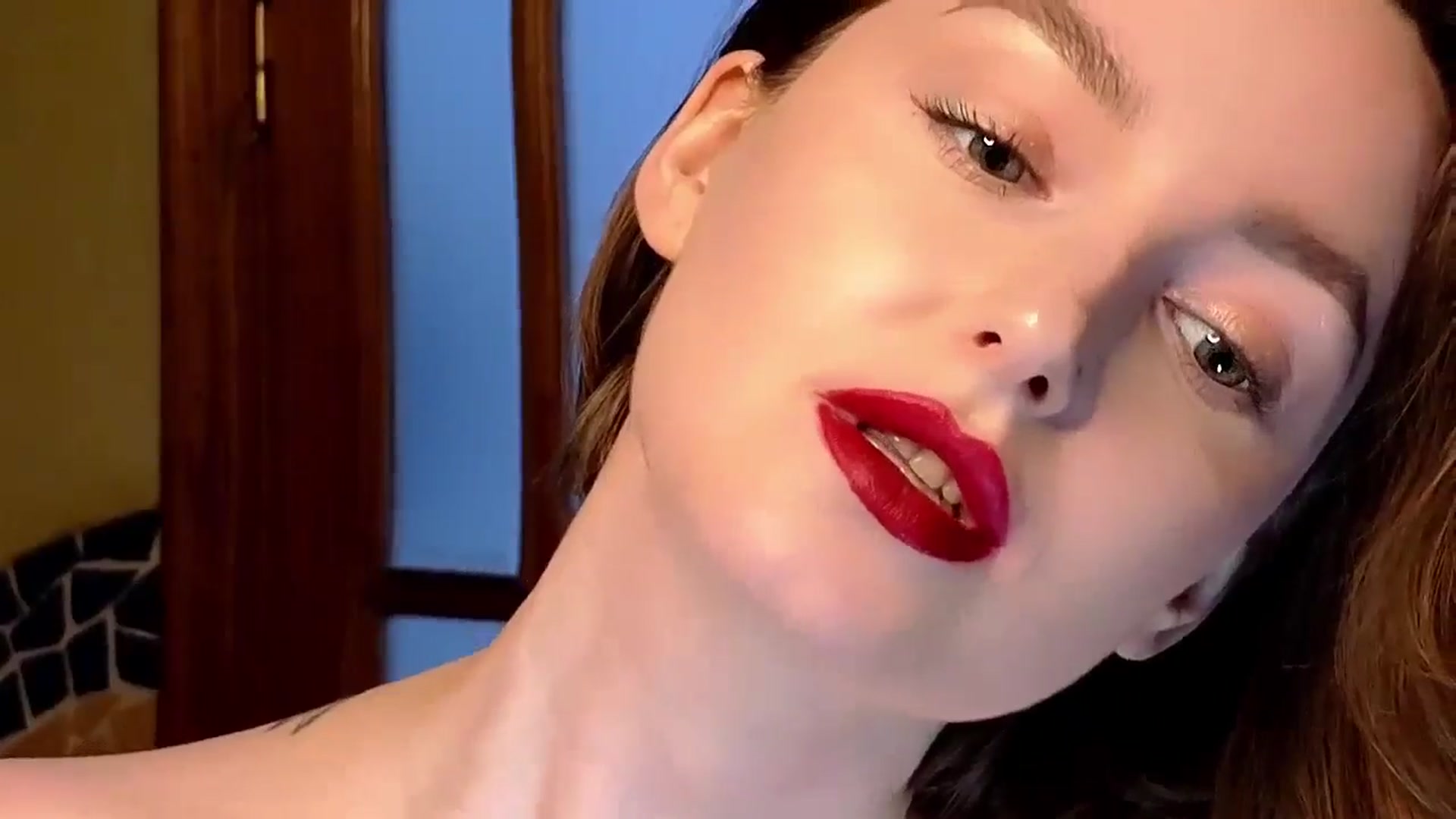 Gallery image thumbnail from Red_Lips_Girl's myfreecams stream on, 11/07/2024, 17:09 image 16 of 20