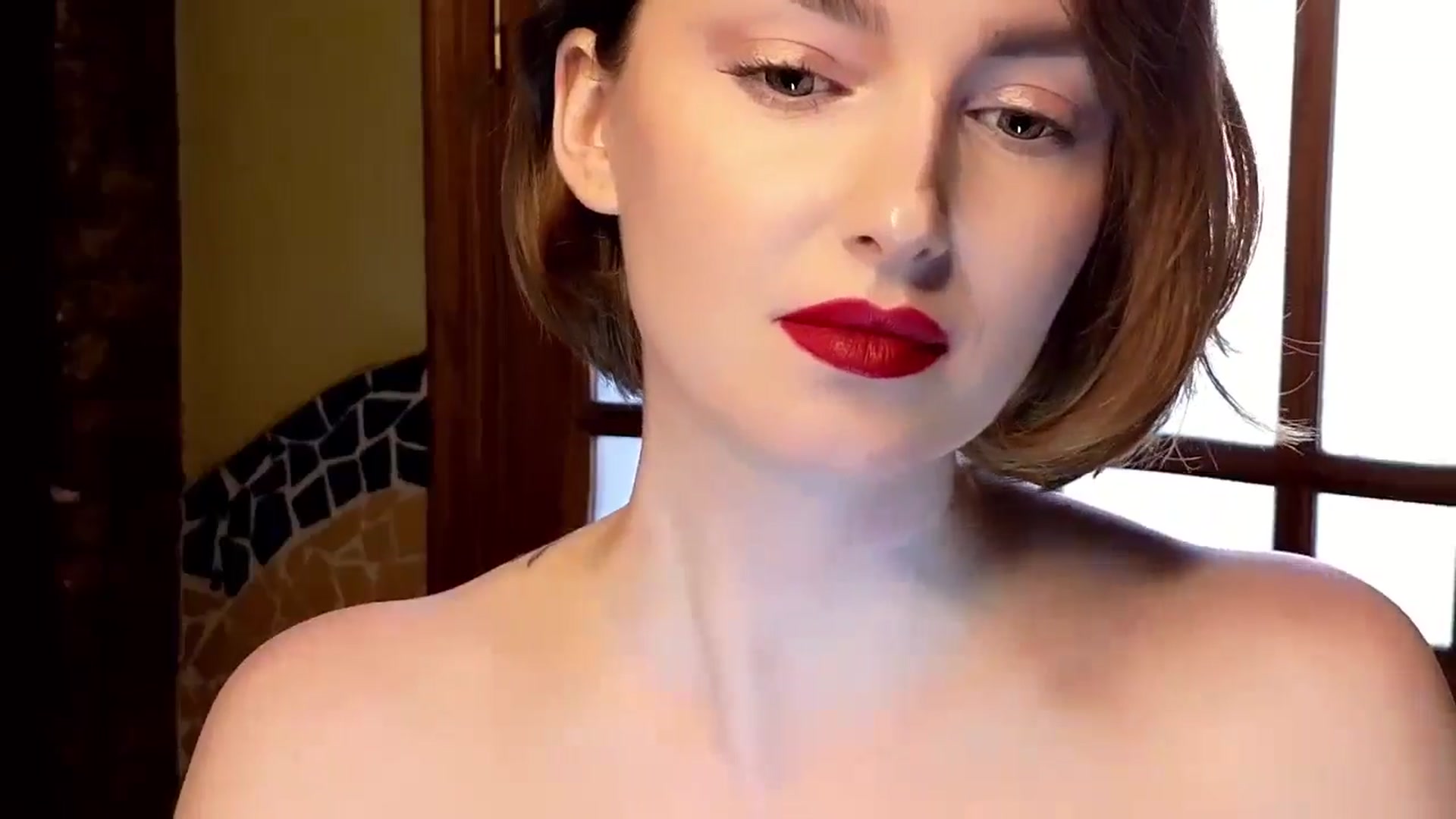 Gallery image thumbnail from Red_Lips_Girl's myfreecams stream on, 11/07/2024, 17:09 image 8 of 20