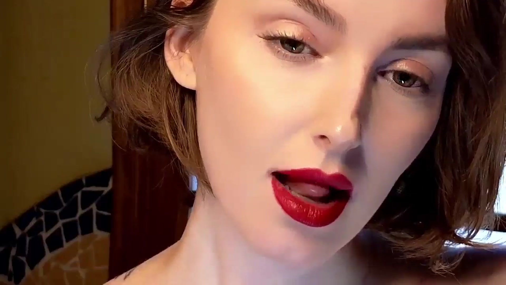 Gallery image thumbnail from Red_Lips_Girl's myfreecams stream on, 11/07/2024, 17:09 image 10 of 20