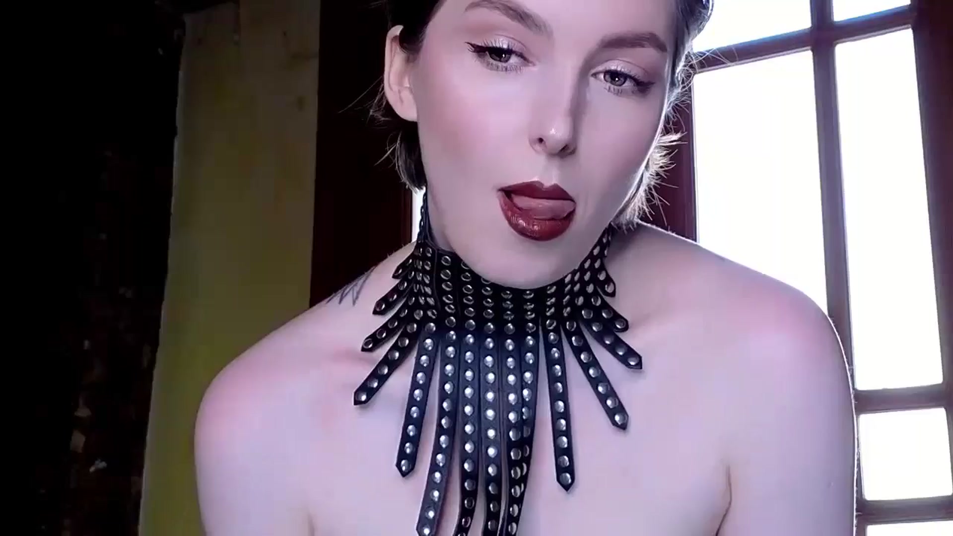 Gallery image thumbnail from Red_Lips_Girl's myfreecams stream on, 11/19/2024, 16:39 image 1 of 20