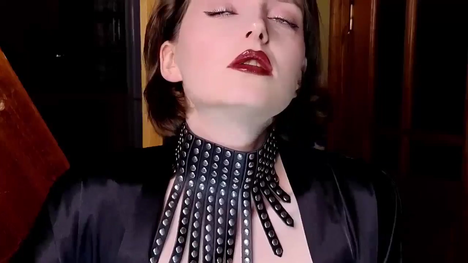 Gallery image thumbnail from Red_Lips_Girl's myfreecams stream on, 11/19/2024, 18:17 image 14 of 20