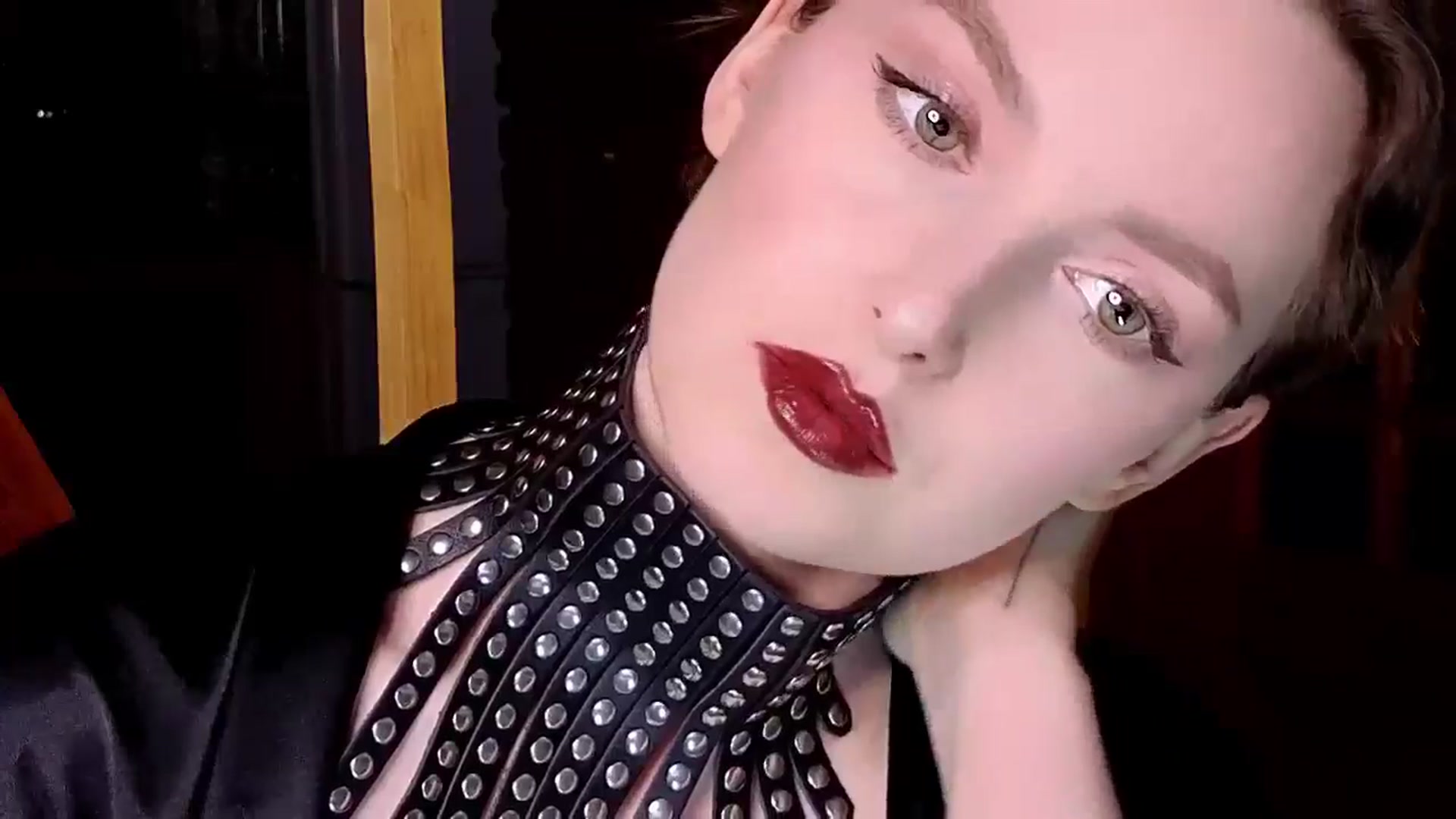 Gallery image thumbnail from Red_Lips_Girl's myfreecams stream on, 11/19/2024, 18:17 image 13 of 20