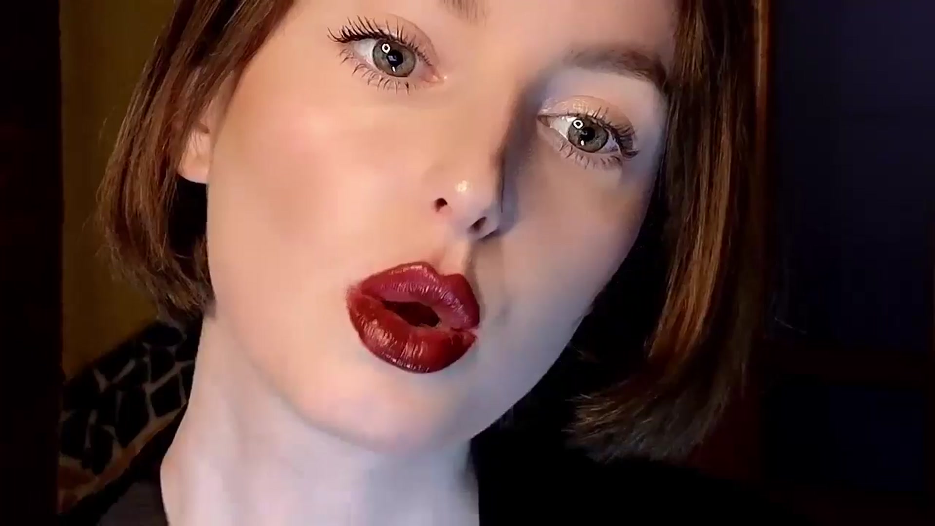 Gallery image thumbnail from Red_Lips_Girl's myfreecams stream on, 11/23/2024, 17:26 image 13 of 20