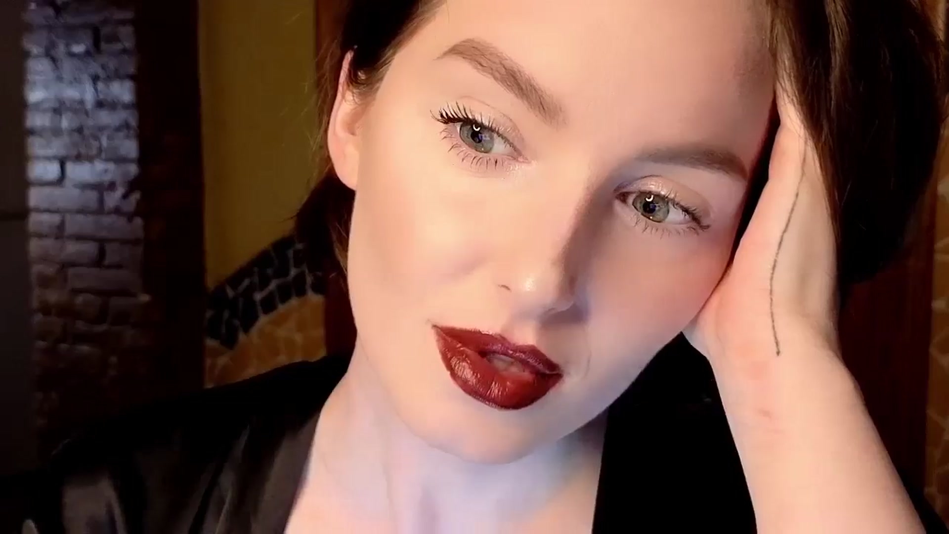 Gallery image thumbnail from Red_Lips_Girl's myfreecams stream on, 11/23/2024, 19:31 image 13 of 20
