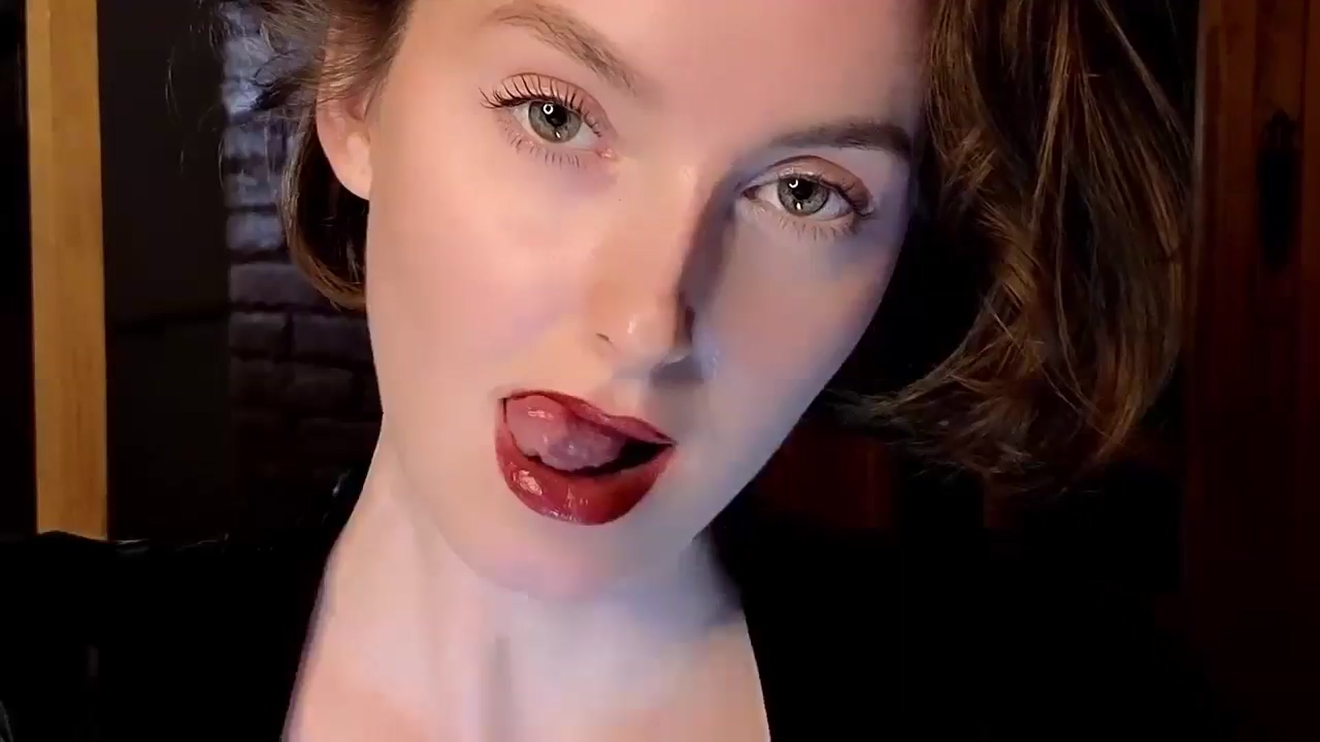 Gallery image thumbnail from Red_Lips_Girl's myfreecams stream on, 11/24/2024, 22:04 image 19 of 20