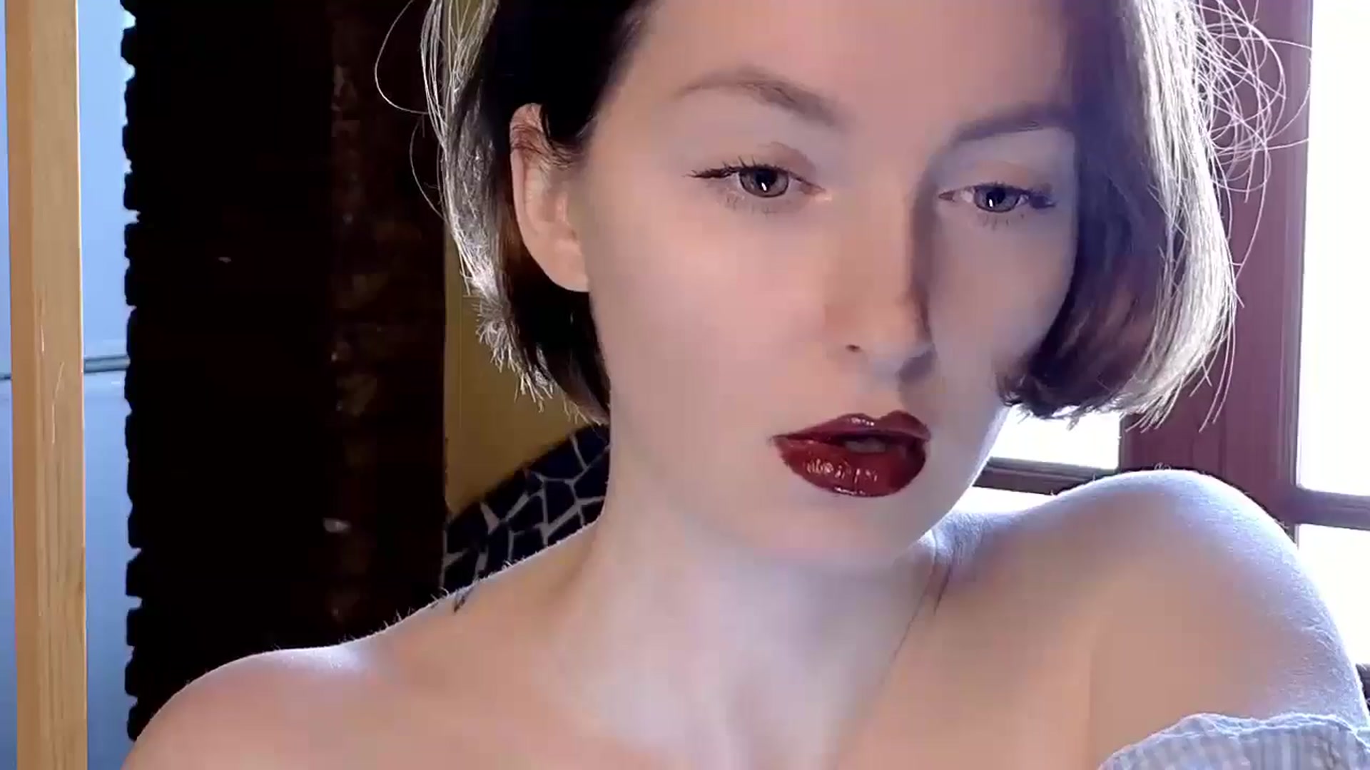 Gallery image thumbnail from Red_Lips_Girl's myfreecams stream on, 11/25/2024, 13:37 image 16 of 20