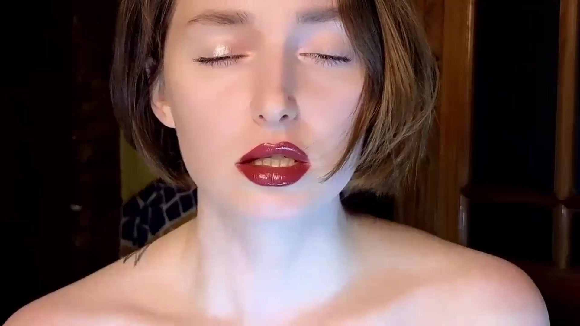 Gallery image thumbnail from Red_Lips_Girl's myfreecams stream on, 11/26/2024, 20:55 image 15 of 20
