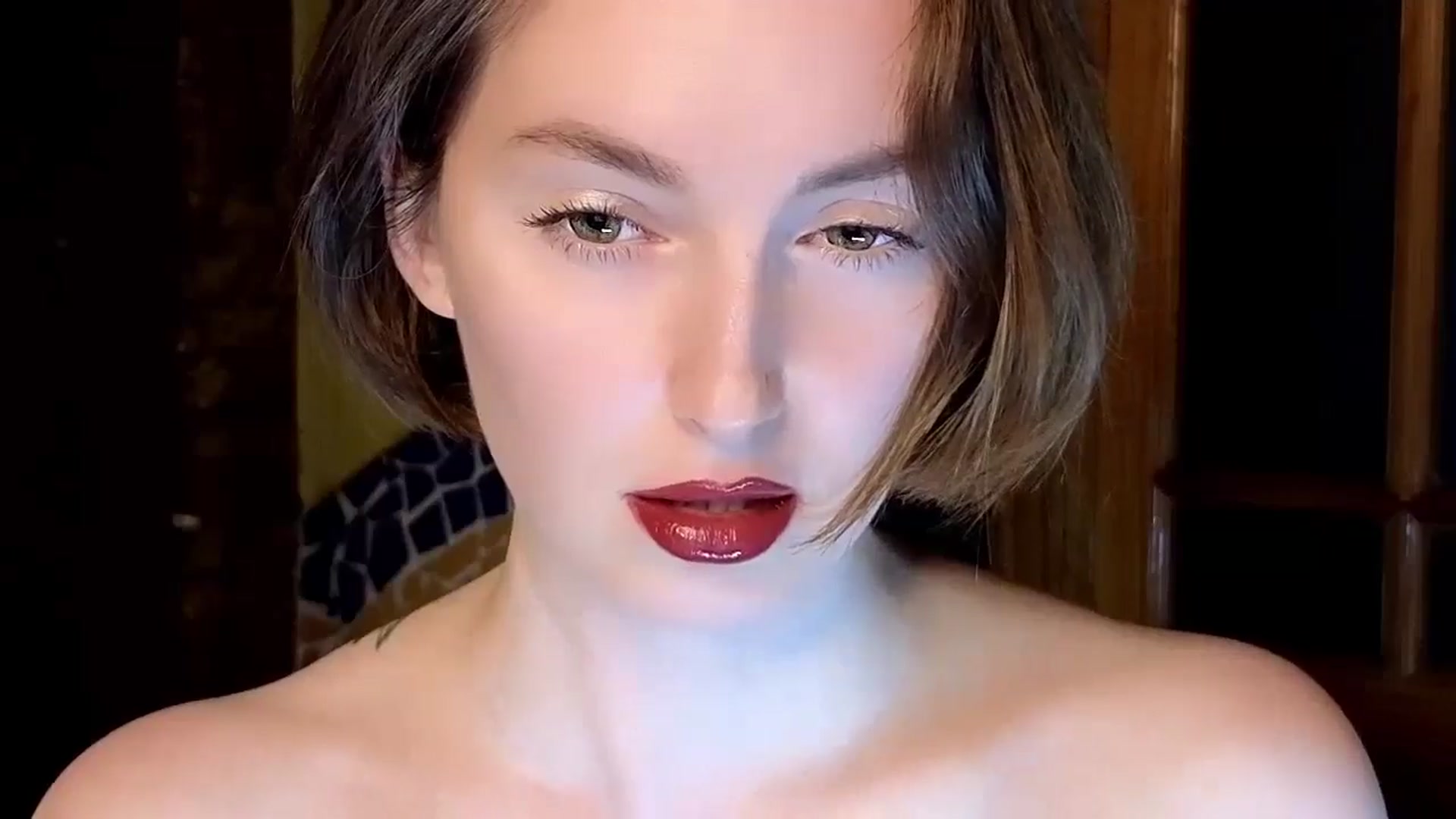 Gallery image thumbnail from Red_Lips_Girl's myfreecams stream on, 11/26/2024, 20:55 image 13 of 20