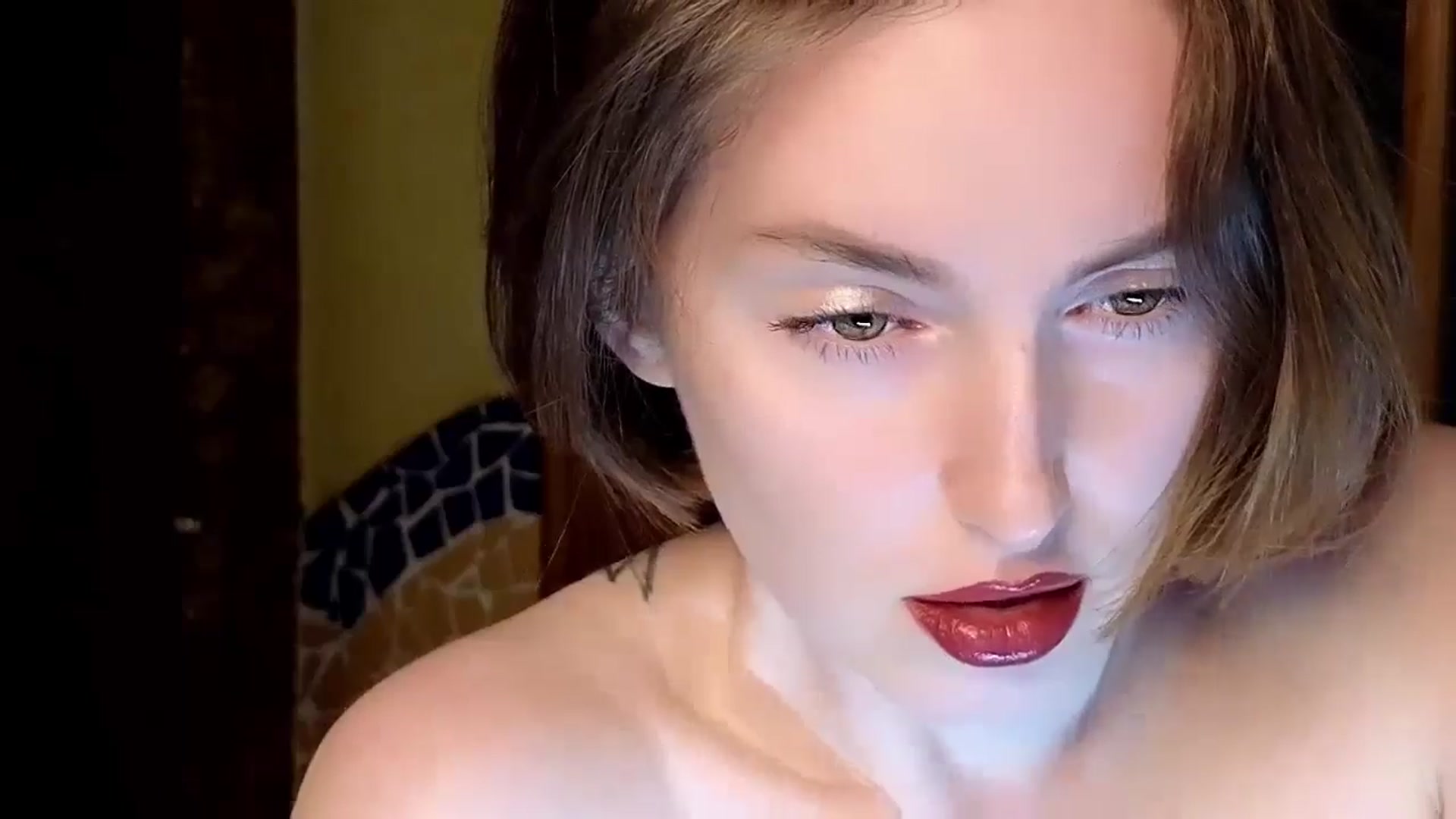 Gallery image thumbnail from Red_Lips_Girl's myfreecams stream on, 11/26/2024, 20:55 image 16 of 20