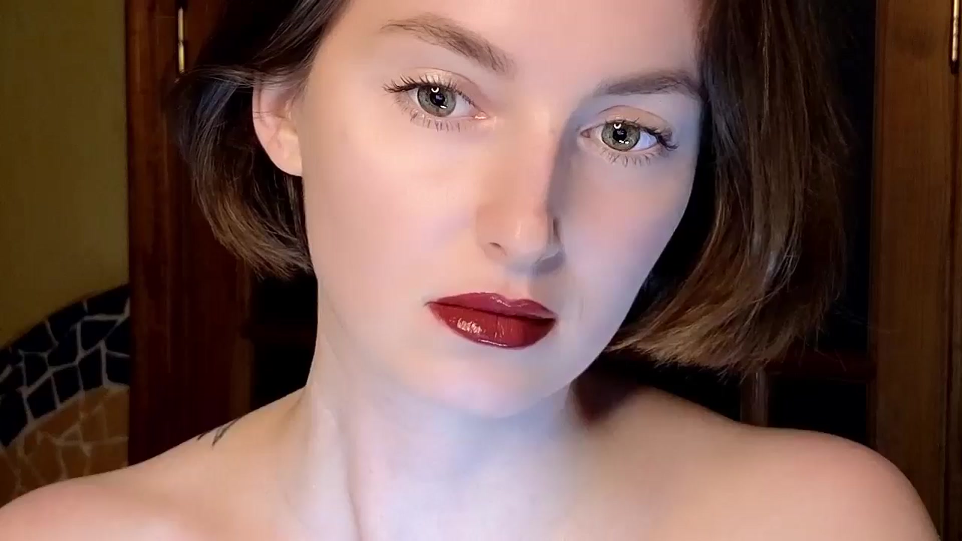 Gallery image thumbnail from Red_Lips_Girl's myfreecams stream on, 11/26/2024, 20:55 image 1 of 20