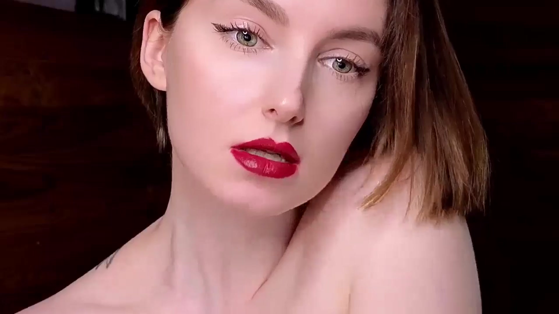 Gallery image thumbnail from Red_Lips_Girl's myfreecams stream on, 12/04/2024, 18:44 image 11 of 20