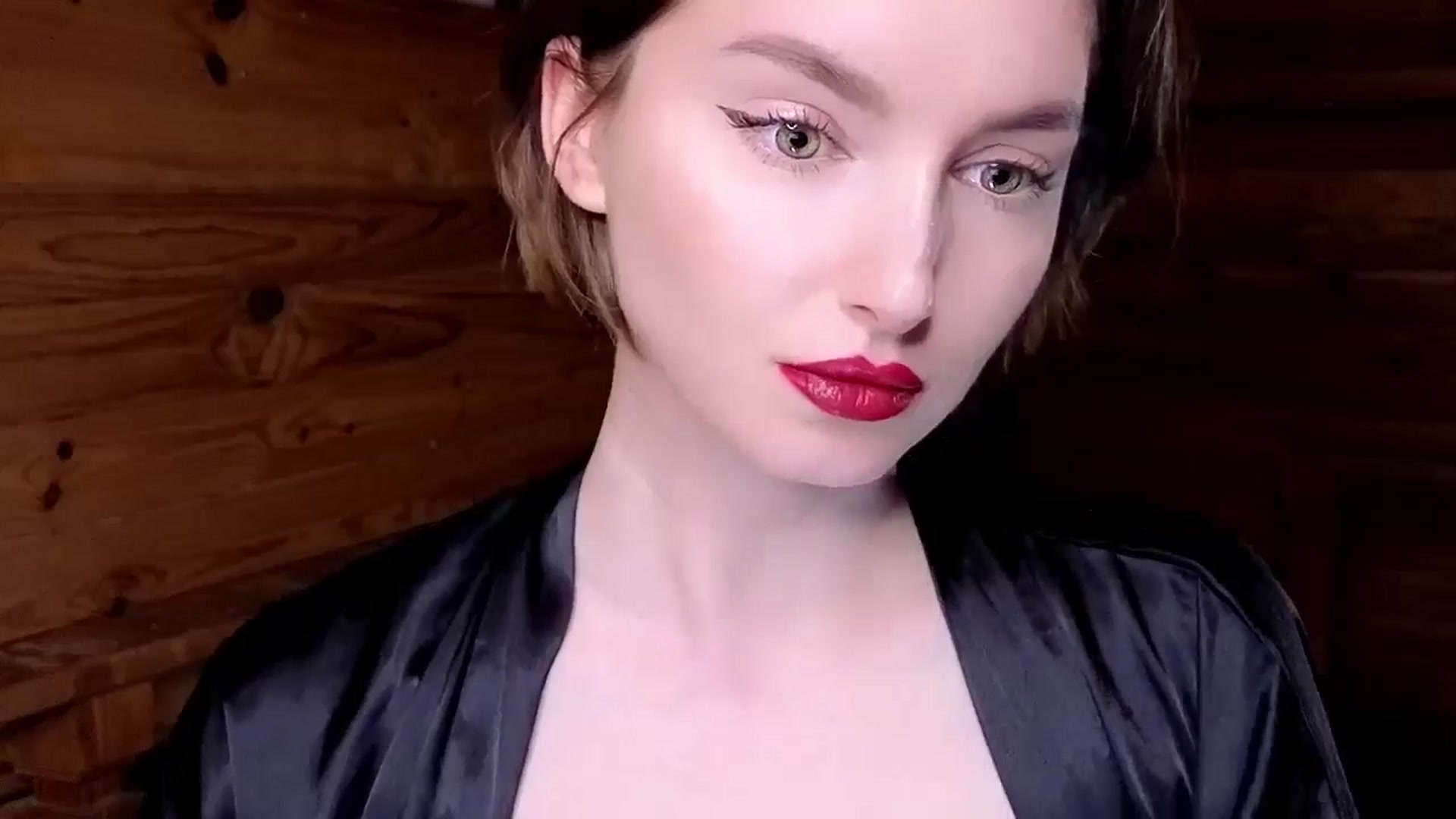 Gallery image thumbnail from Red_Lips_Girl's myfreecams stream on, 12/04/2024, 18:44 image 2 of 20