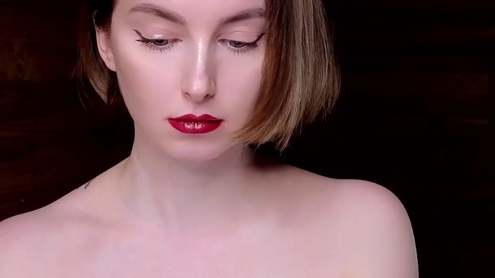 Gallery image thumbnail from Red_Lips_Girl's myfreecams stream on, 12/04/2024, 18:44 image 10 of 20