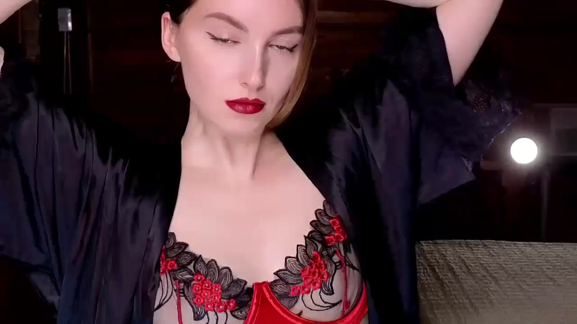 Gallery image thumbnail from Red_Lips_Girl's myfreecams stream on, 12/04/2024, 21:05 image 1 of 20