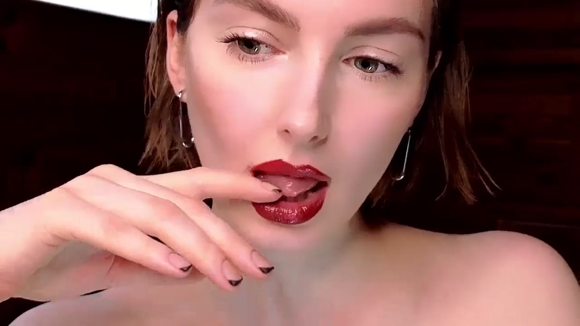 Gallery image thumbnail from Red_Lips_Girl's myfreecams stream on, 12/14/2024, 15:31 image 17 of 20
