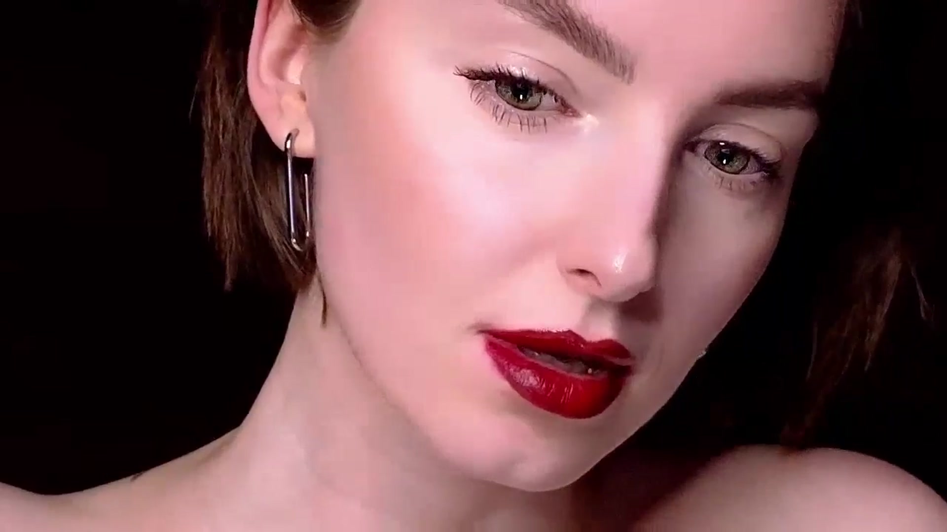 Gallery image thumbnail from Red_Lips_Girl's myfreecams stream on, 12/14/2024, 17:47 image 16 of 20