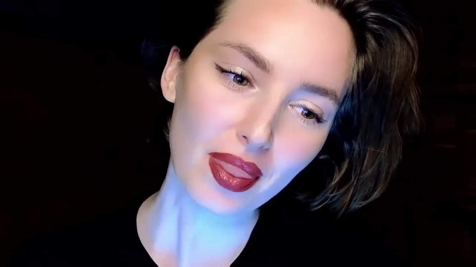 Gallery image thumbnail from Red_Lips_Girl's myfreecams stream on, 12/16/2024, 19:36 image 3 of 20