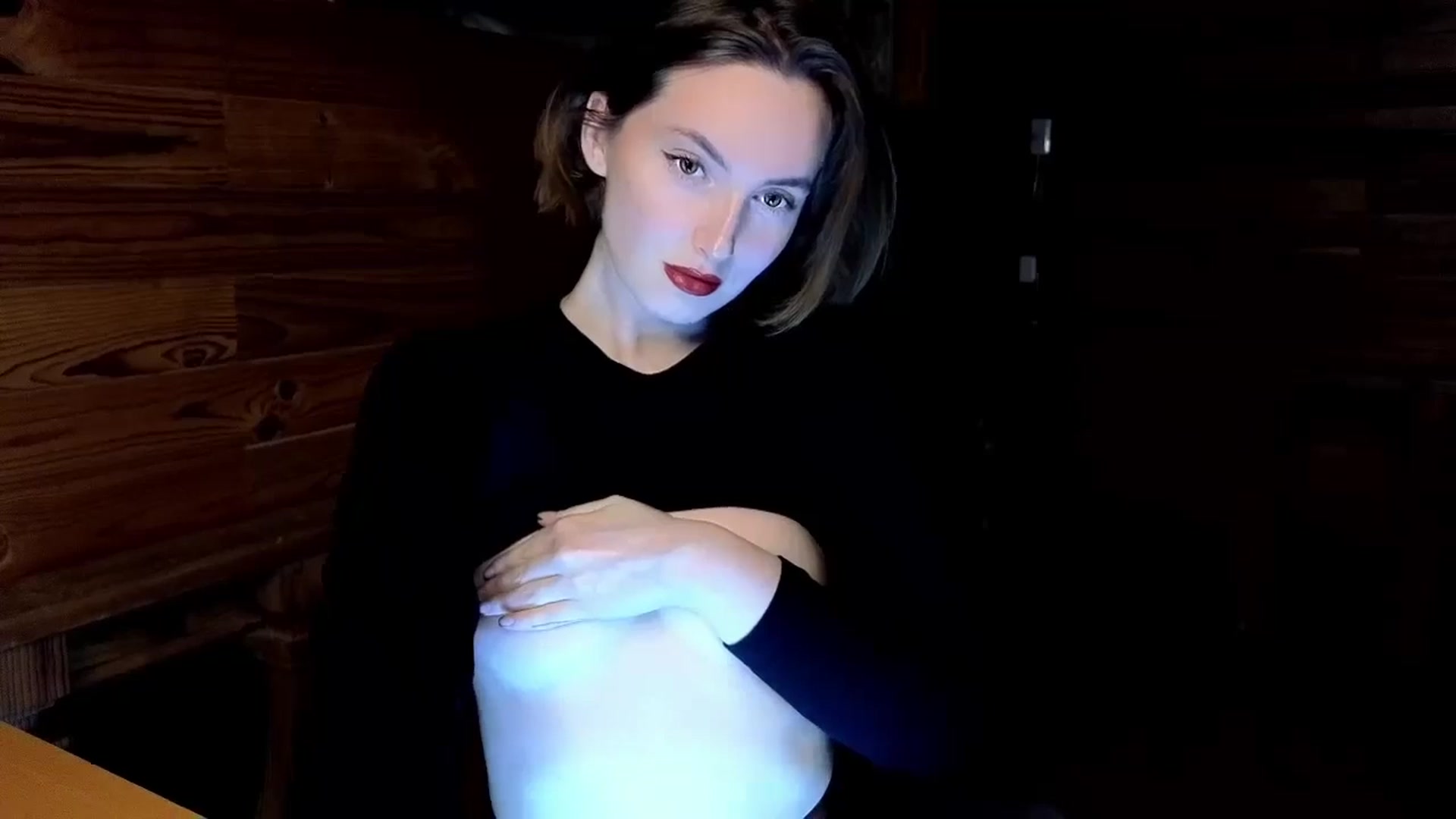 Gallery image thumbnail from Red_Lips_Girl's myfreecams stream on, 12/16/2024, 19:36 image 15 of 20