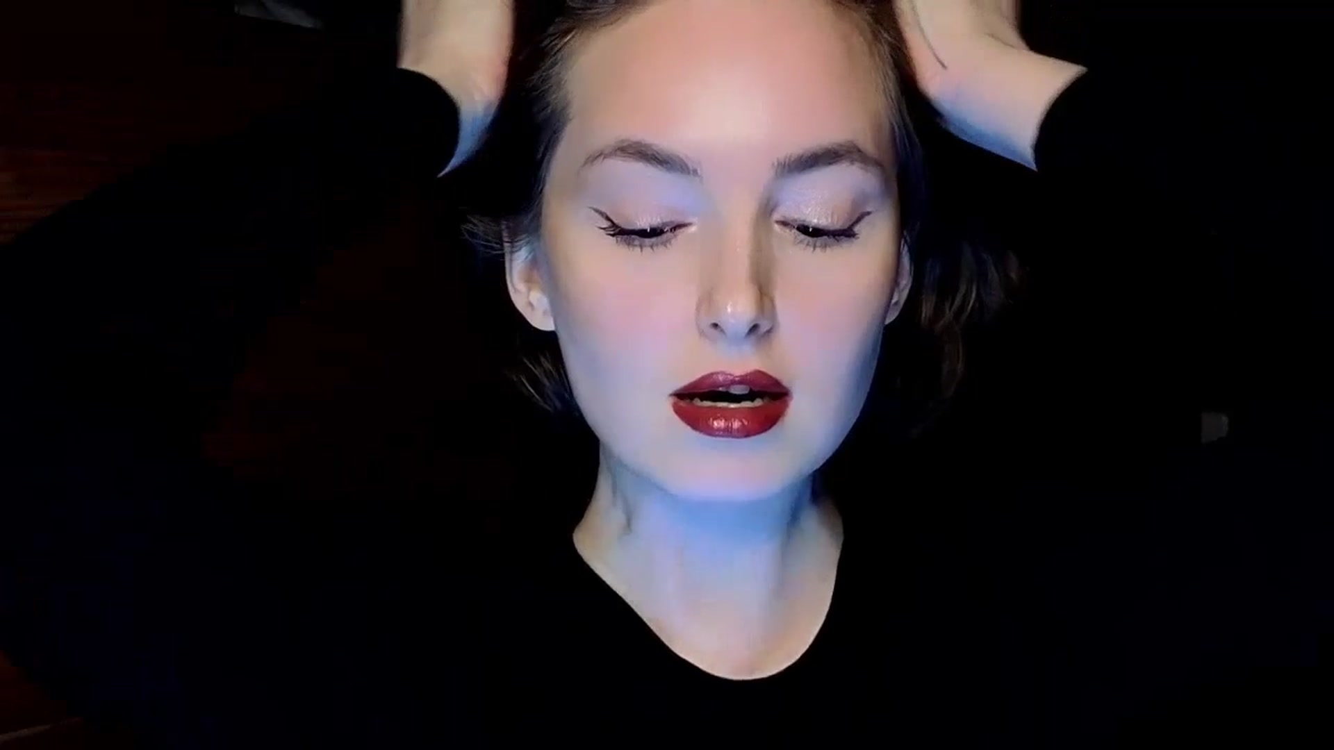 Gallery image thumbnail from Red_Lips_Girl's myfreecams stream on, 12/16/2024, 19:36 image 12 of 20