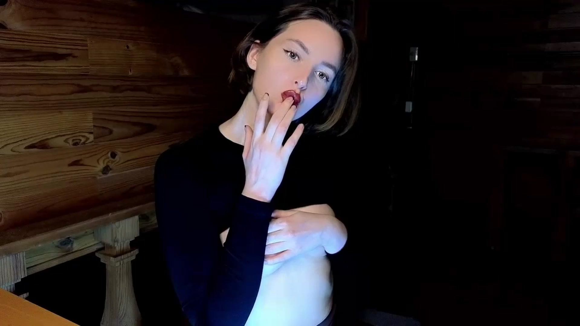 Gallery image thumbnail from Red_Lips_Girl's myfreecams stream on, 12/16/2024, 19:36 image 17 of 20