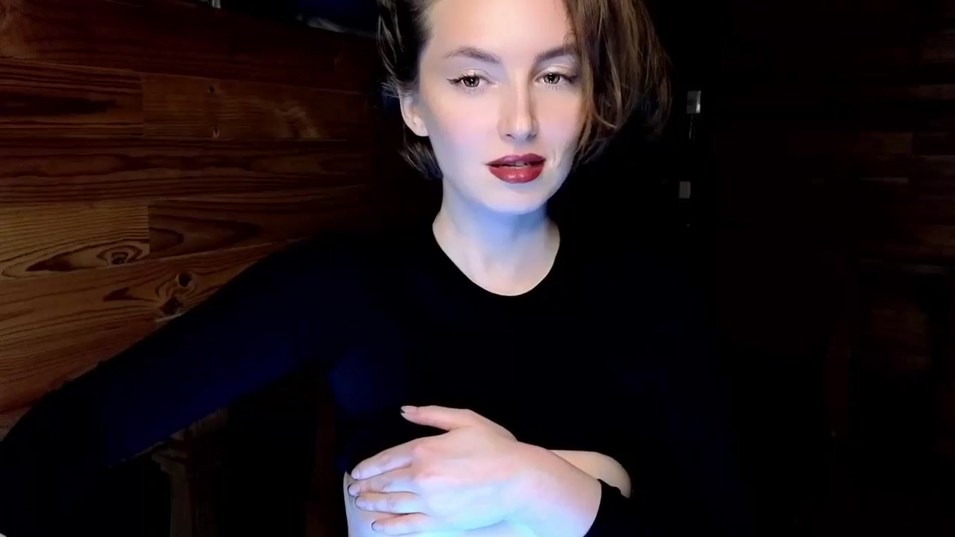 Gallery image thumbnail from Red_Lips_Girl's myfreecams stream on, 12/16/2024, 19:36 image 11 of 20