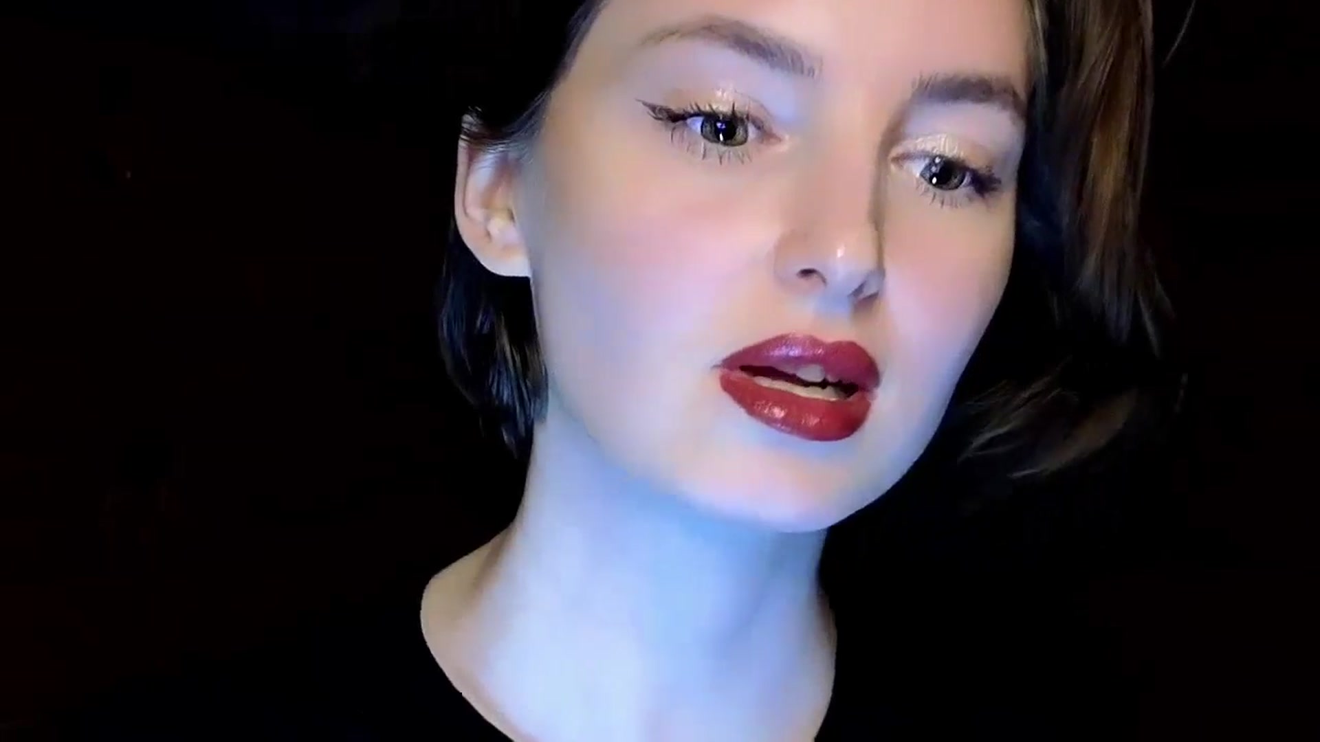Gallery image thumbnail from Red_Lips_Girl's myfreecams stream on, 12/16/2024, 19:36 image 6 of 20