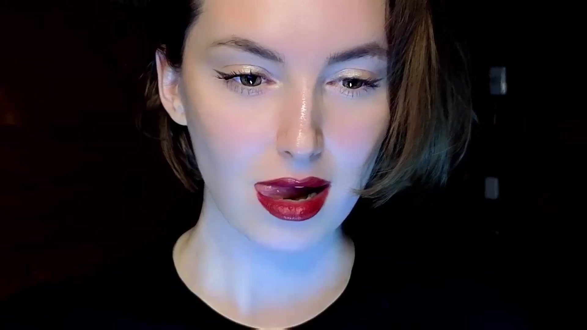 Gallery image thumbnail from Red_Lips_Girl's myfreecams stream on, 12/16/2024, 20:53 image 6 of 20