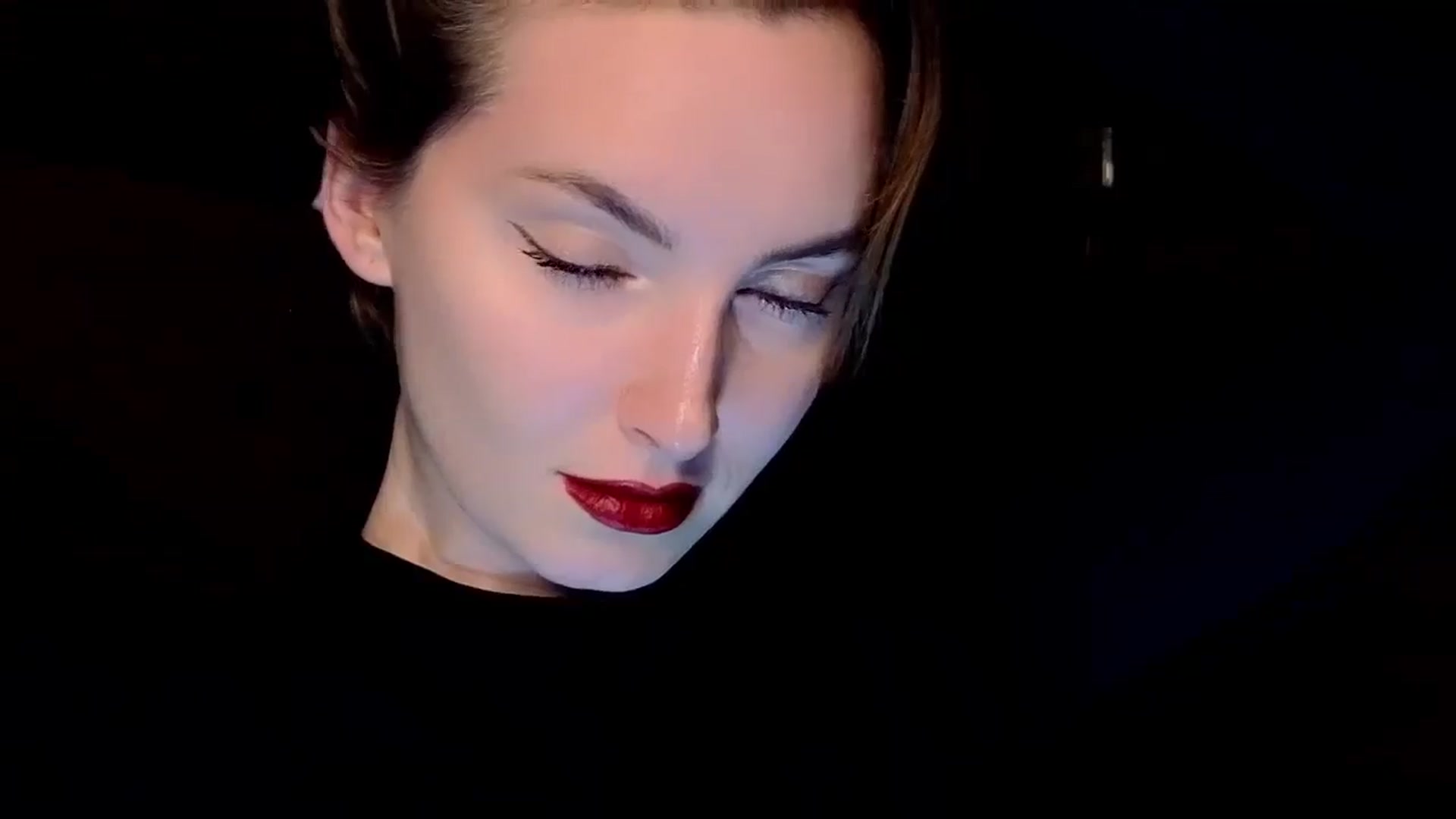 Gallery image thumbnail from Red_Lips_Girl's myfreecams stream on, 12/16/2024, 22:09 image 18 of 20