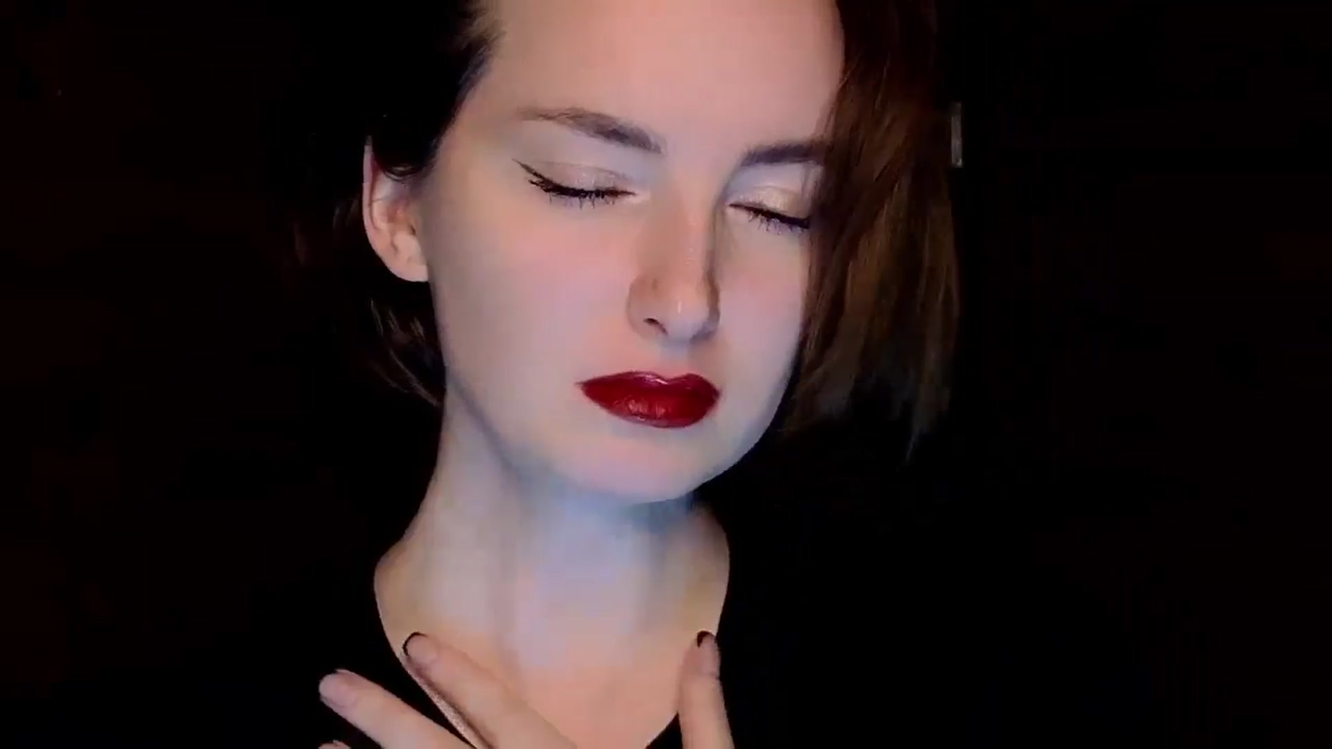 Gallery image thumbnail from Red_Lips_Girl's myfreecams stream on, 12/16/2024, 22:09 image 2 of 20