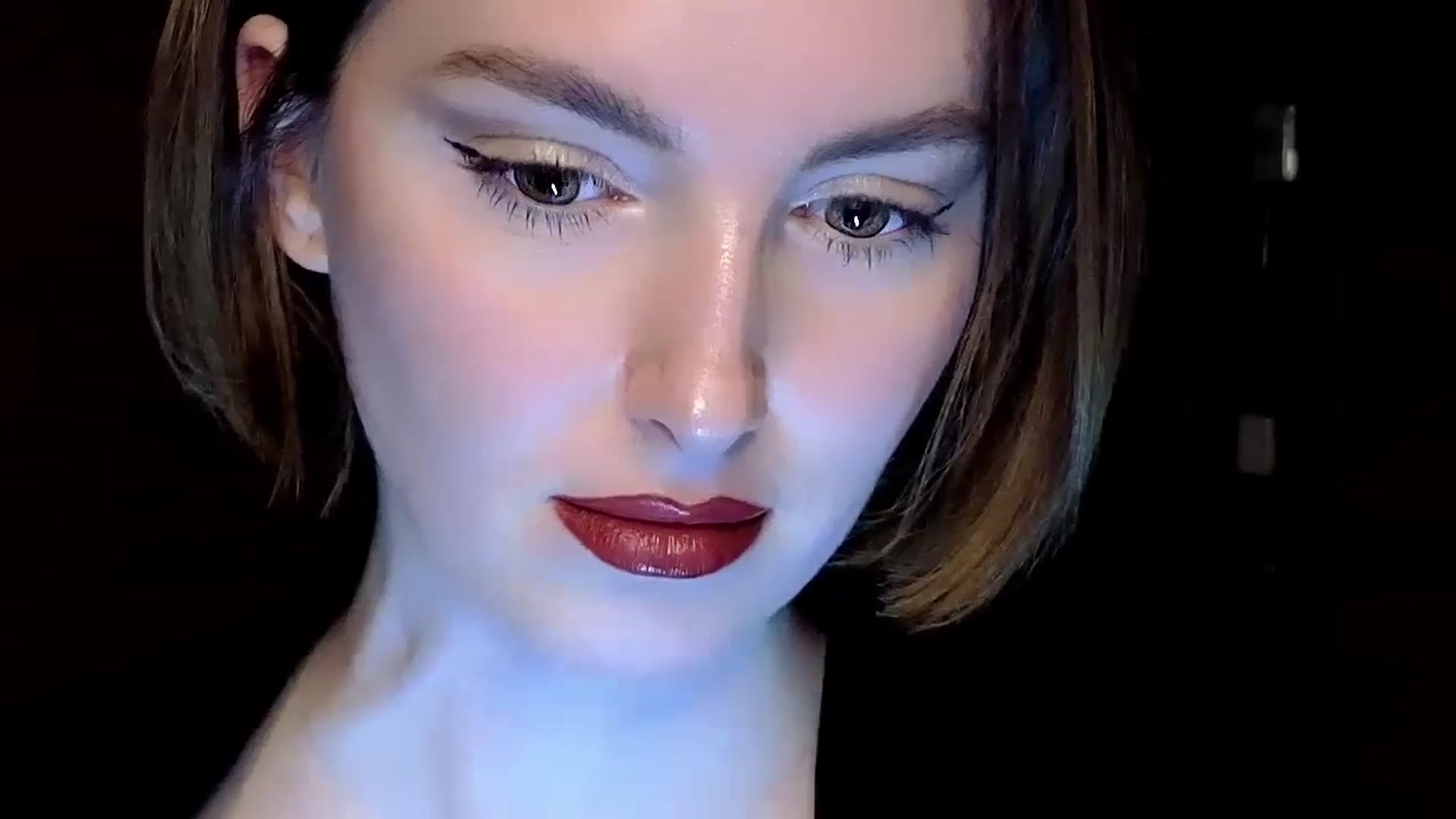 Gallery image thumbnail from Red_Lips_Girl's myfreecams stream on, 12/19/2024, 19:14 image 5 of 20