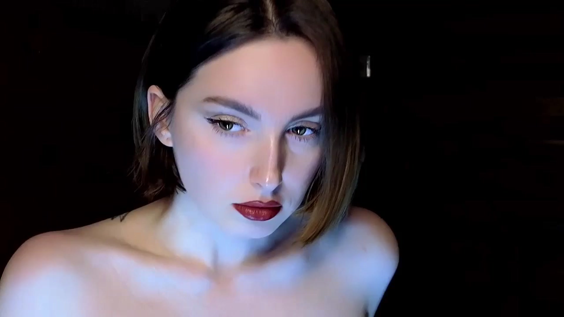 Gallery image thumbnail from Red_Lips_Girl's myfreecams stream on, 12/19/2024, 19:14 image 17 of 20