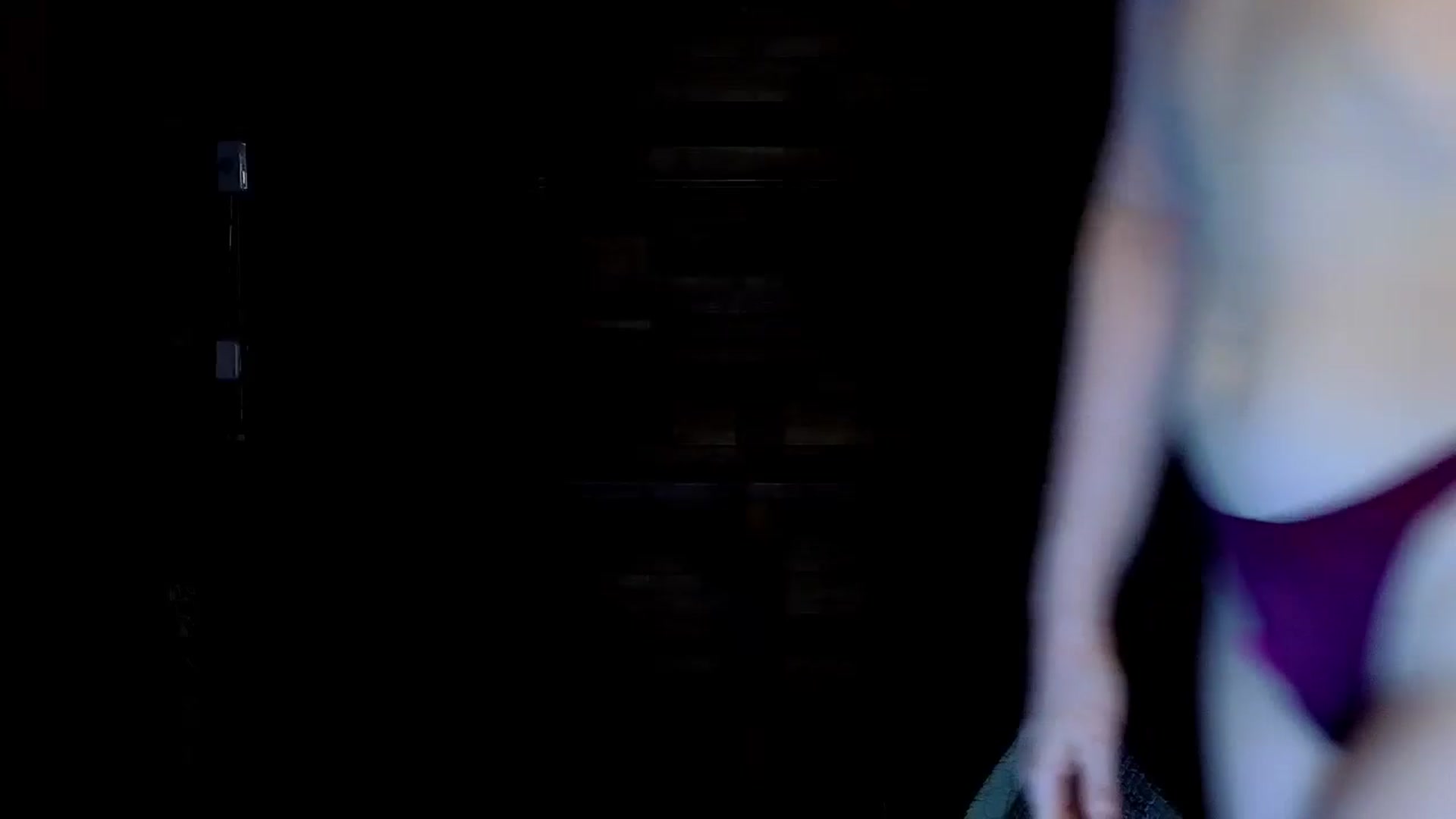 Gallery image thumbnail from Red_Lips_Girl's myfreecams stream on, 12/19/2024, 19:14 image 11 of 20