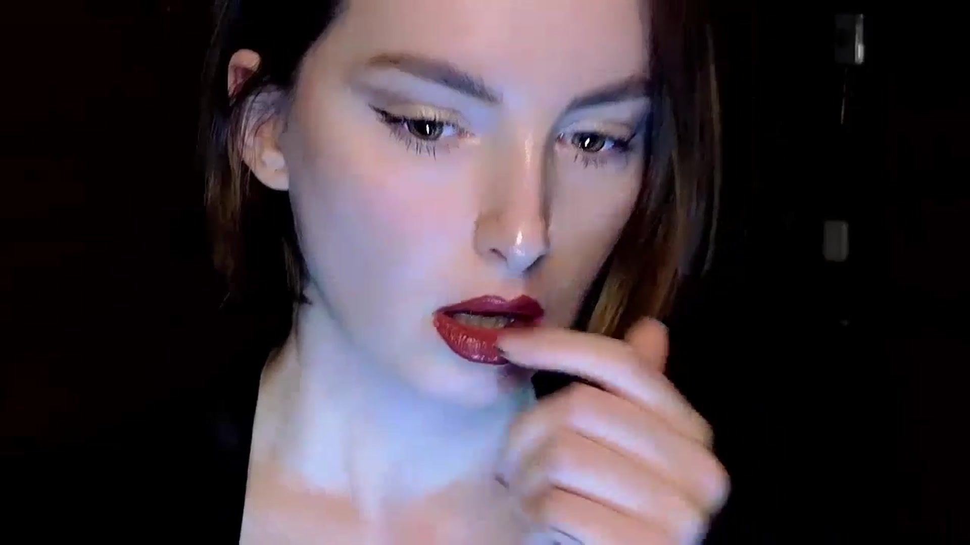 Gallery image thumbnail from Red_Lips_Girl's myfreecams stream on, 12/19/2024, 19:14 image 2 of 20