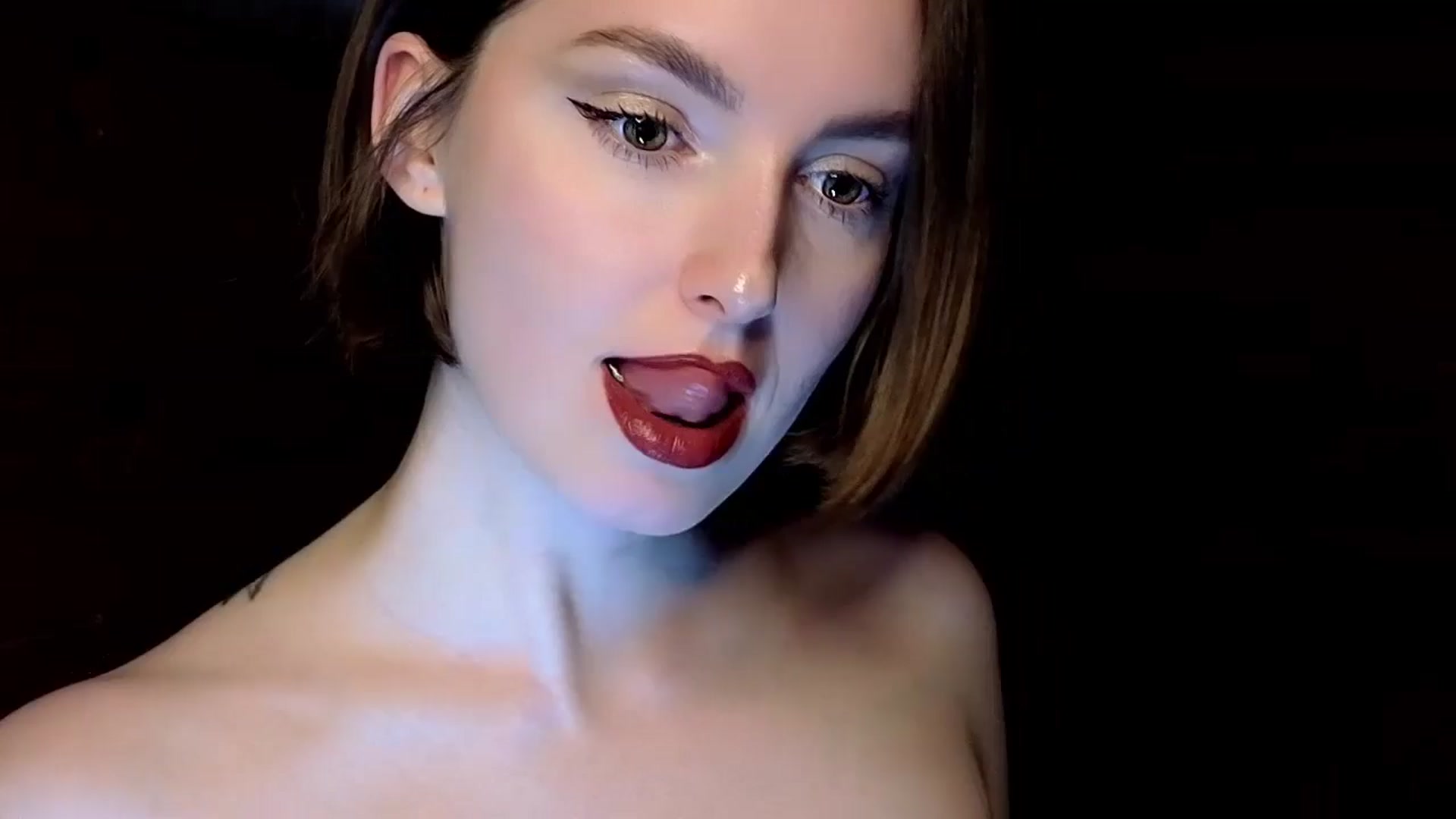 Gallery image thumbnail from Red_Lips_Girl's myfreecams stream on, 12/19/2024, 19:14 image 16 of 20