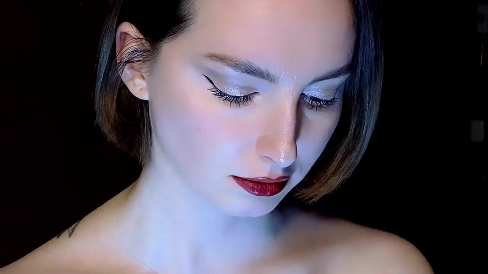 Gallery image thumbnail from Red_Lips_Girl's myfreecams stream on, 12/19/2024, 20:49 image 9 of 20
