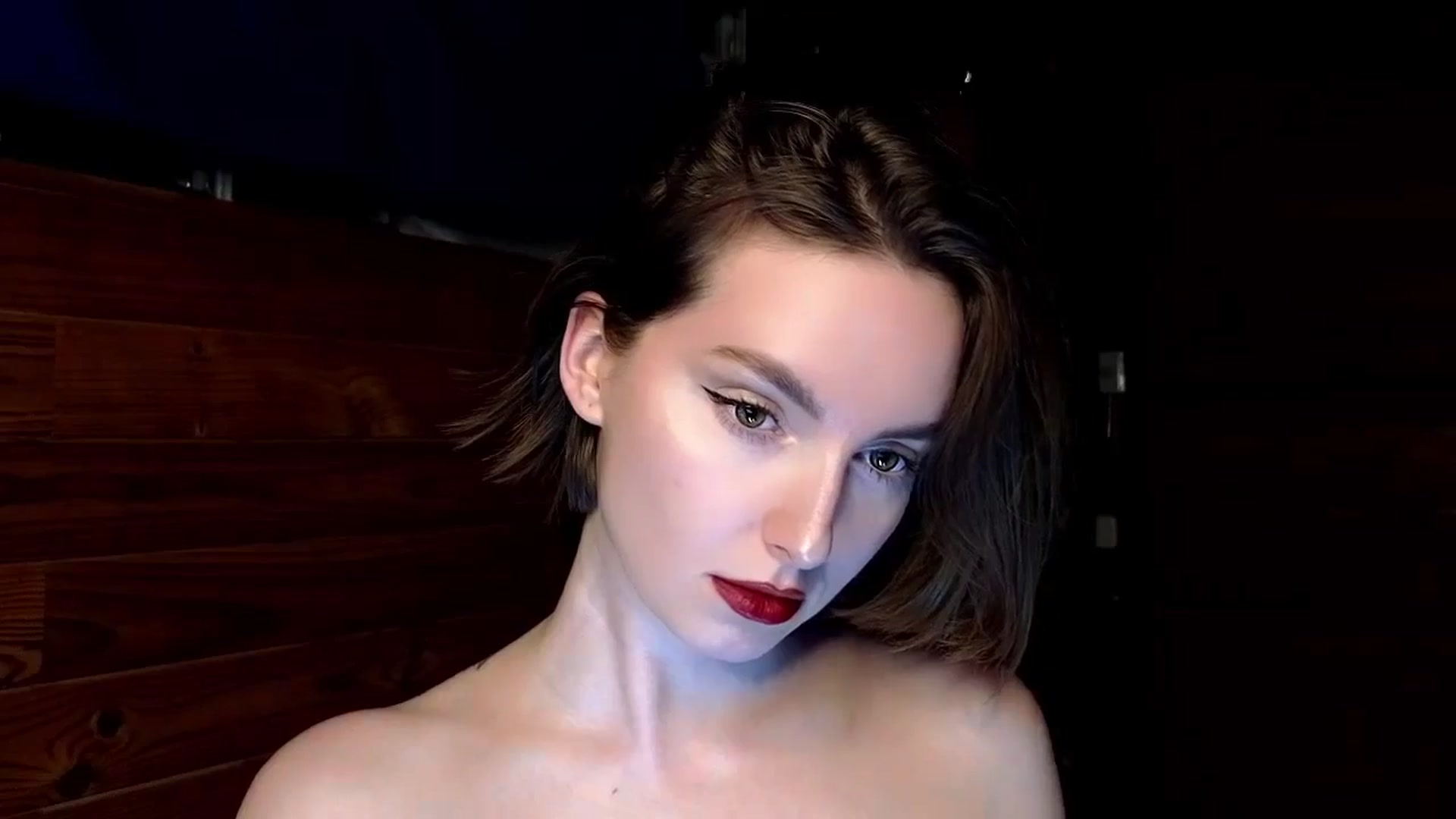 Gallery image thumbnail from Red_Lips_Girl's myfreecams stream on, 12/19/2024, 20:49 image 16 of 20