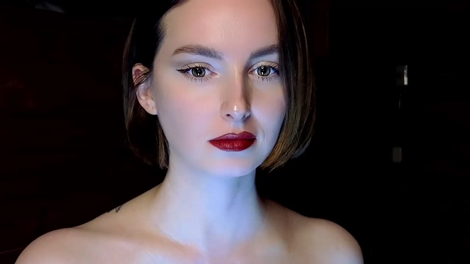 Gallery image thumbnail from Red_Lips_Girl's myfreecams stream on, 12/19/2024, 20:49 image 8 of 20