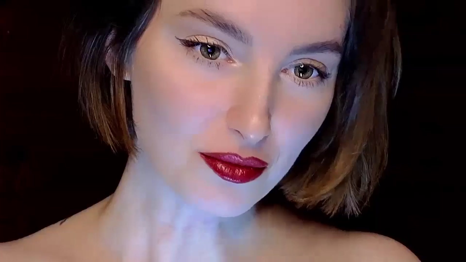 Gallery image thumbnail from Red_Lips_Girl's myfreecams stream on, 12/24/2024, 23:20 image 3 of 20