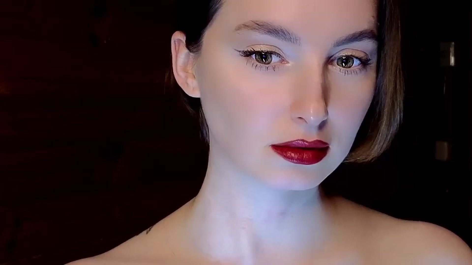 Gallery image thumbnail from Red_Lips_Girl's myfreecams stream on, 12/24/2024, 23:20 image 17 of 20