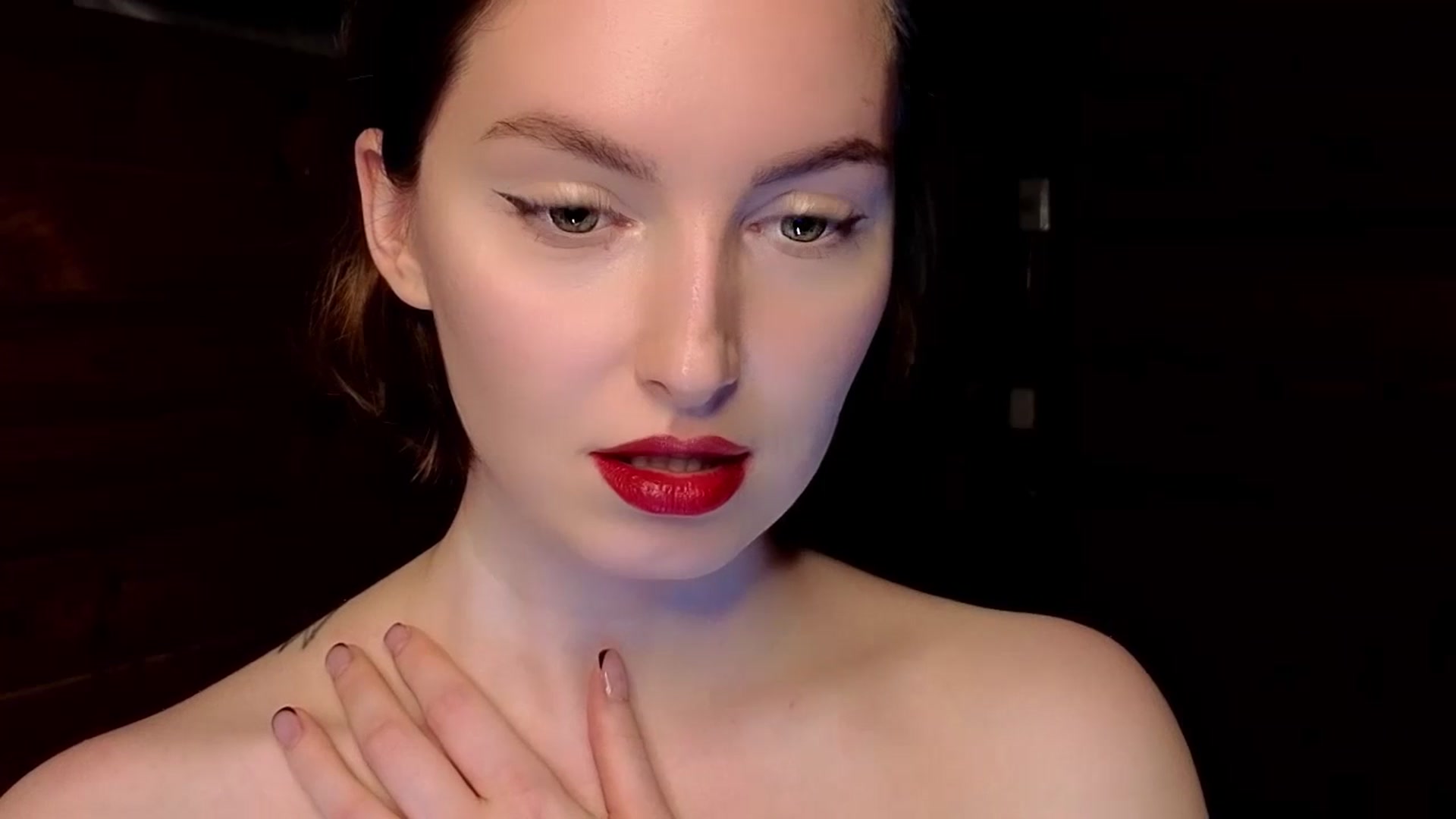 Gallery image thumbnail from Red_Lips_Girl's myfreecams stream on, 12/28/2024, 22:25 image 15 of 20