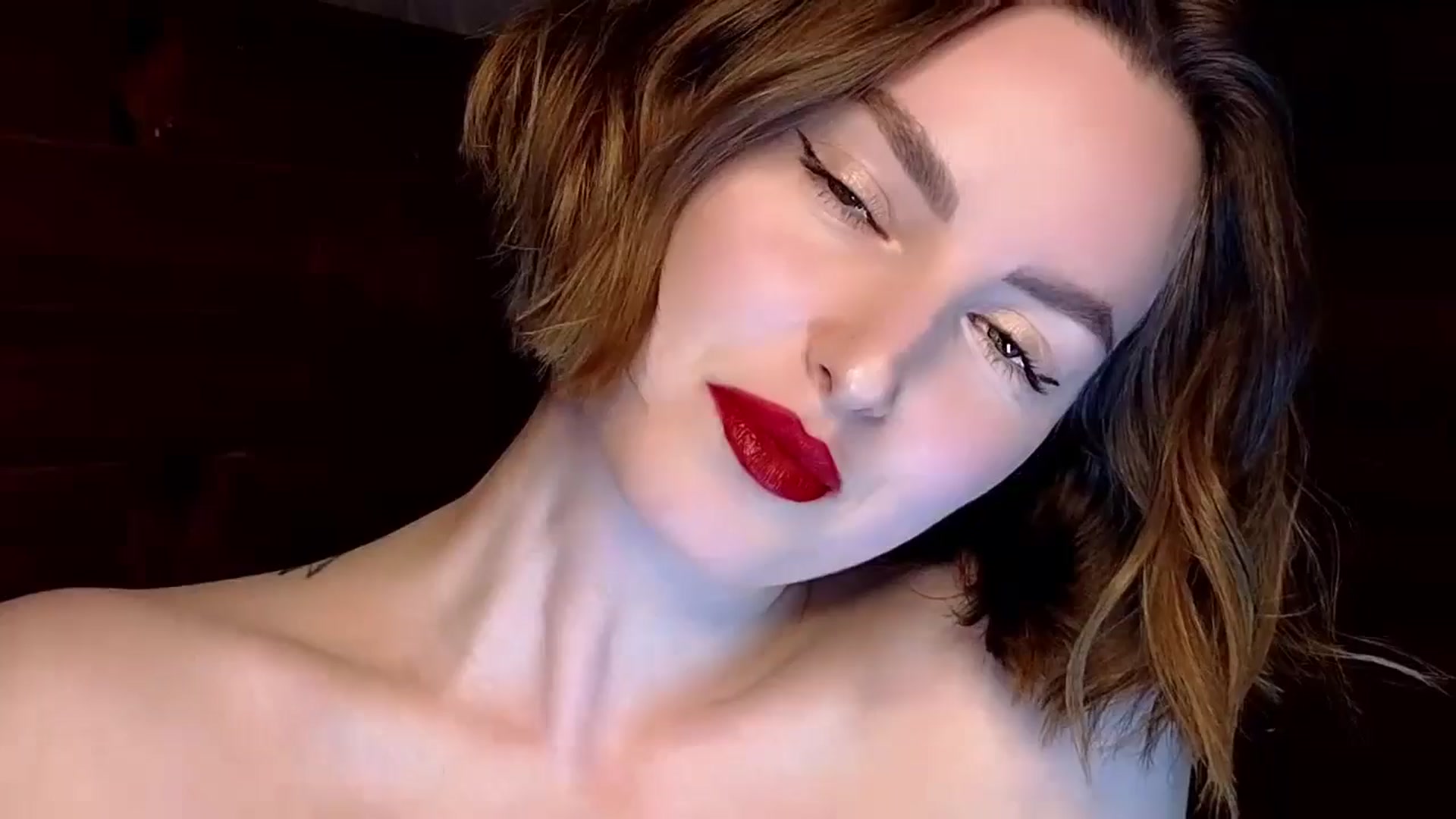 Gallery image thumbnail from Red_Lips_Girl's myfreecams stream on, 01/07/2025, 18:20 image 6 of 20