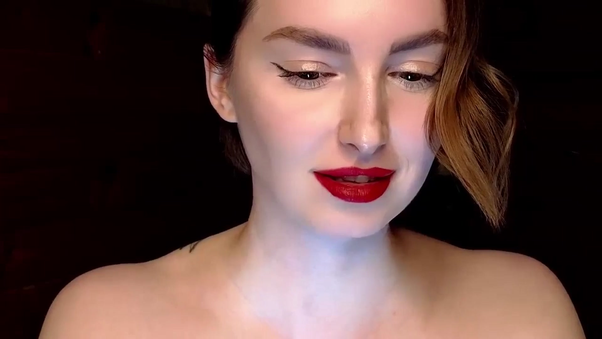 Gallery image thumbnail from Red_Lips_Girl's myfreecams stream on, 01/07/2025, 19:18 image 17 of 20