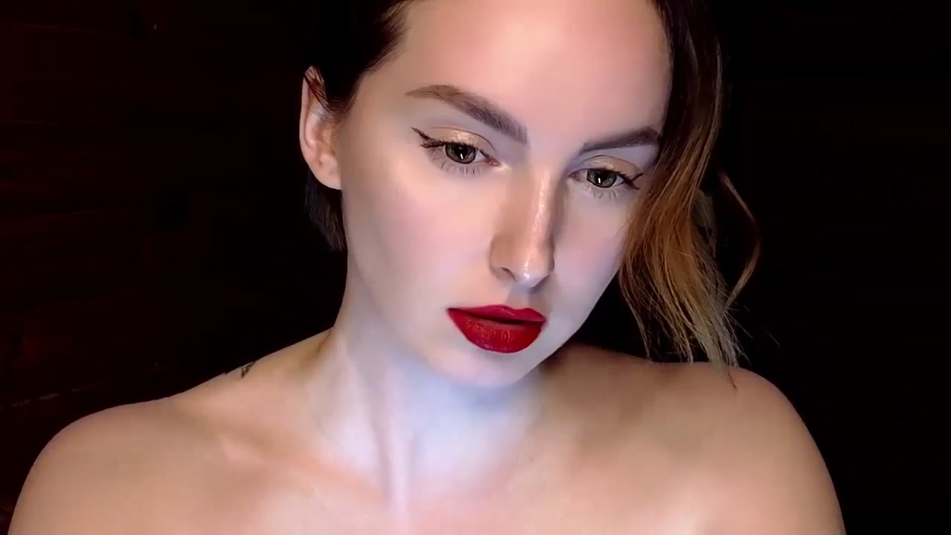 Gallery image thumbnail from Red_Lips_Girl's myfreecams stream on, 01/07/2025, 19:18 image 15 of 20