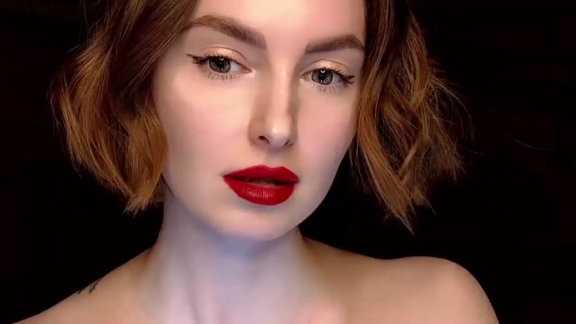 Gallery image thumbnail from Red_Lips_Girl's myfreecams stream on, 01/07/2025, 19:18 image 5 of 20