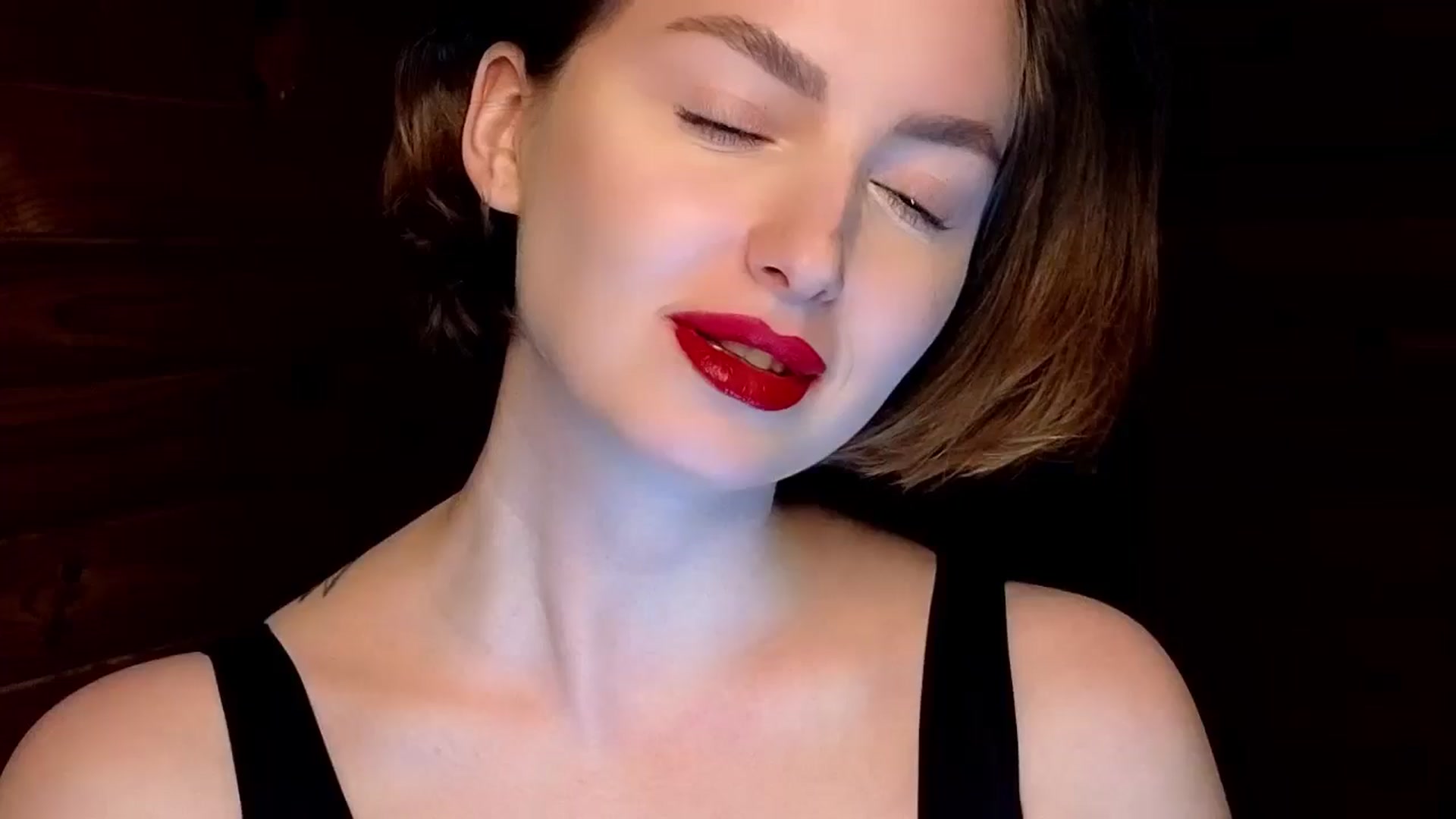 Gallery image thumbnail from Red_Lips_Girl's myfreecams stream on, 01/12/2025, 20:08 image 3 of 20