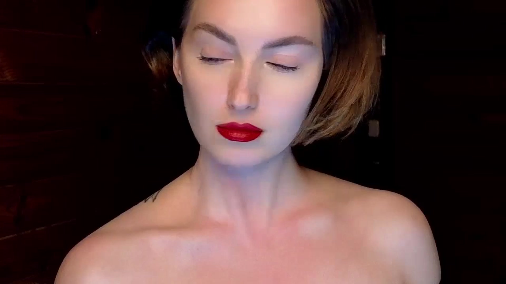 Gallery image thumbnail from Red_Lips_Girl's myfreecams stream on, 01/12/2025, 20:08 image 5 of 20
