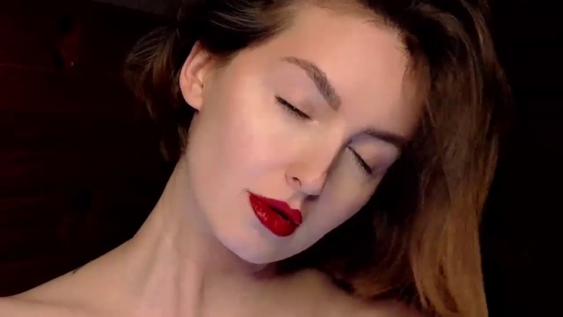 Gallery image thumbnail from Red_Lips_Girl's myfreecams stream on, 01/12/2025, 21:13 image 16 of 20