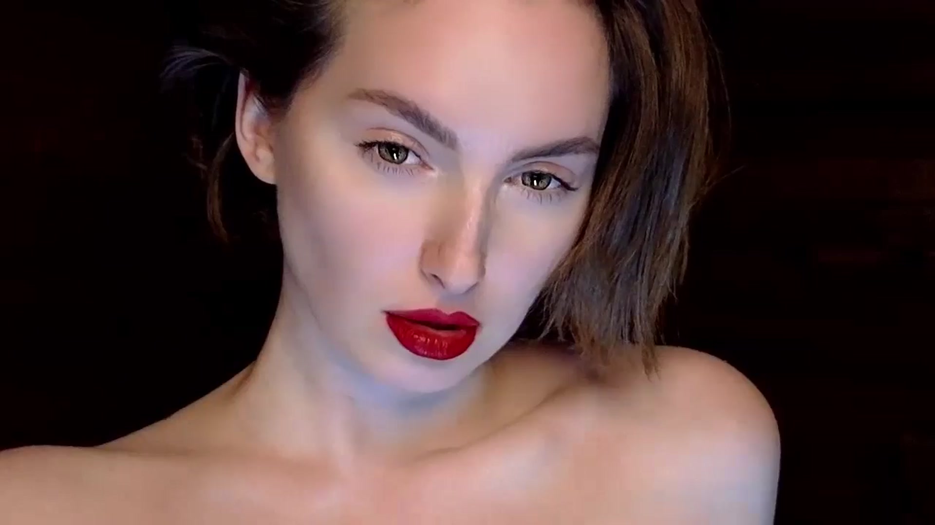 Gallery image thumbnail from Red_Lips_Girl's myfreecams stream on, 01/12/2025, 21:13 image 13 of 20