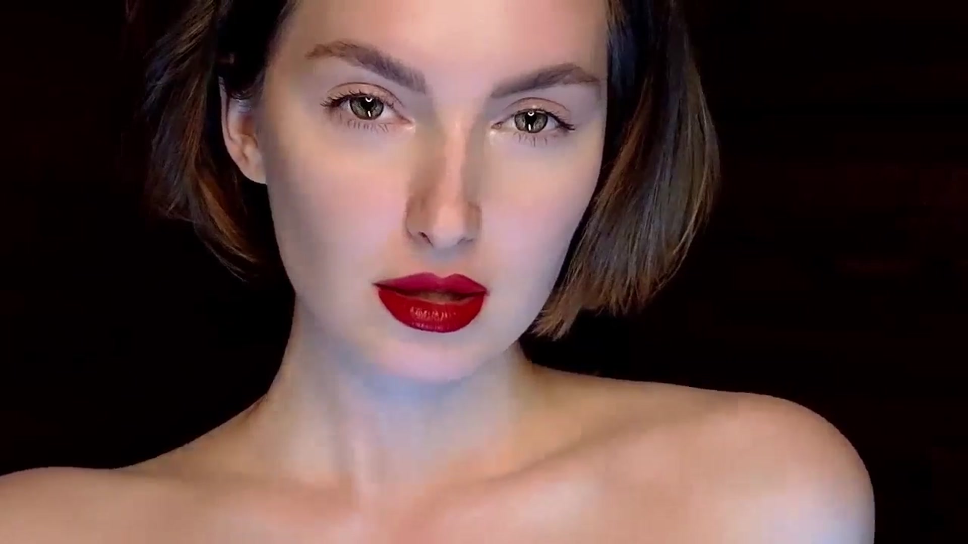 Gallery image thumbnail from Red_Lips_Girl's myfreecams stream on, 01/12/2025, 21:13 image 14 of 20